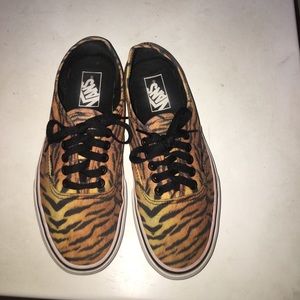 Vans tiger print old school